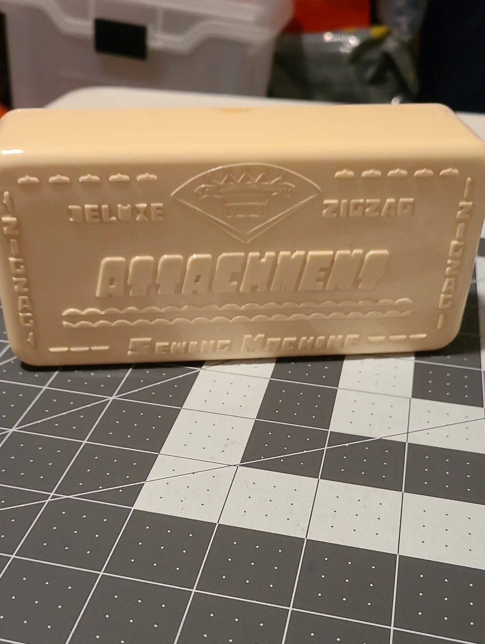 Vintage Deluxe Zigzag Attachment Box Container Plastic Cream Sewing Machine
